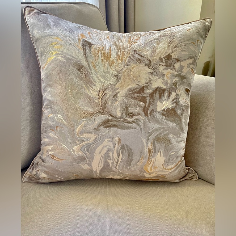 Luxury Champagne and gold waves glam pillow. Size 22x 22 inch - Picture 1 of 10